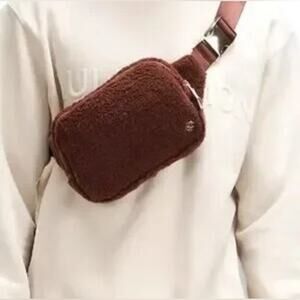Lululemon Everywhere Belt Bag in Brown Fleece